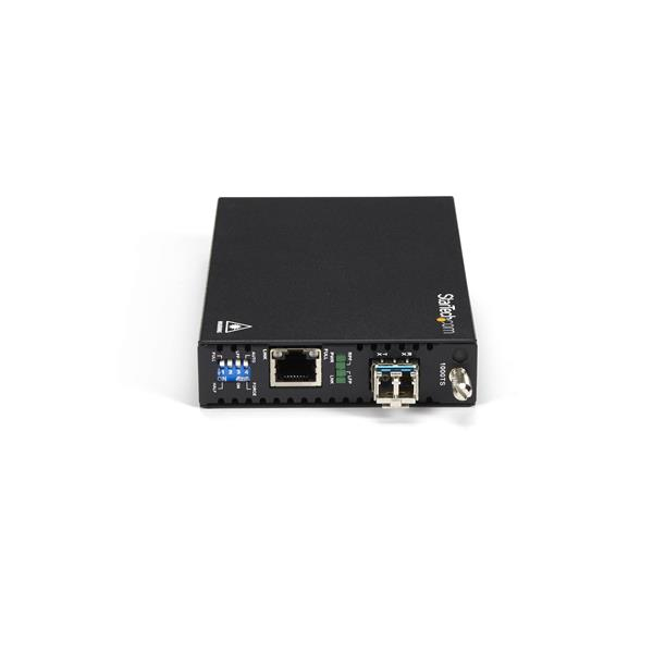 31577544_5018166295.jpg StarTech.com Gigabit Ethernet Copper-to-Fiber Media Converter - SM LC - 10 km