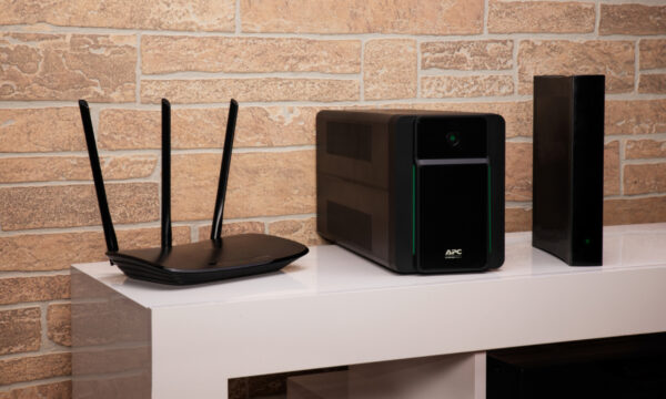 85903583_6064010799.jpg APC Back-UPS, 1200VA, Tower, 230V, 4x CEE 7/7 Schuko outlets, AVR