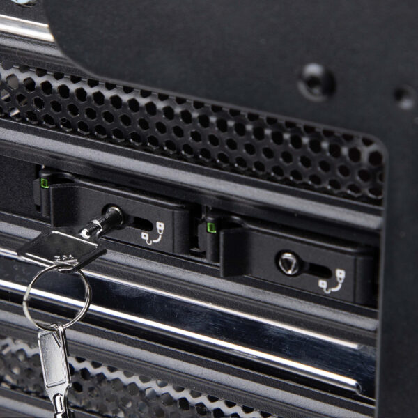 b2114e49e6788fc66c36dbdf19f7f71e6455c9ca.jpg StarTech.com Dual-Bay M.2 NVMe SSD to PCIe x8 Removable Mobile Rack; Bifurcation Required; Tool-less Installation, PCIe Backplane w/Two Hot-Swap Drive Bays